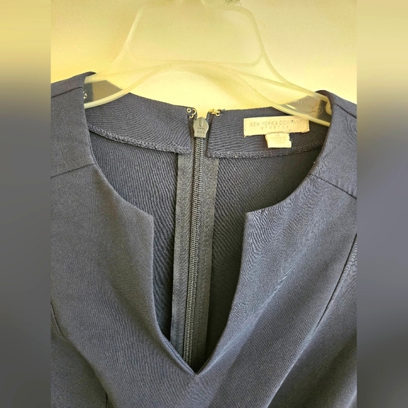 New York & CO. Women's Navy Blue Sleeveless V-neck Jumpsuit Without Belt Size XS - Picture 3 of 8